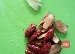 红枣百合姜蛋红糖水的做法图解1