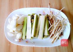 茅根马蹄清汤的做法图解2