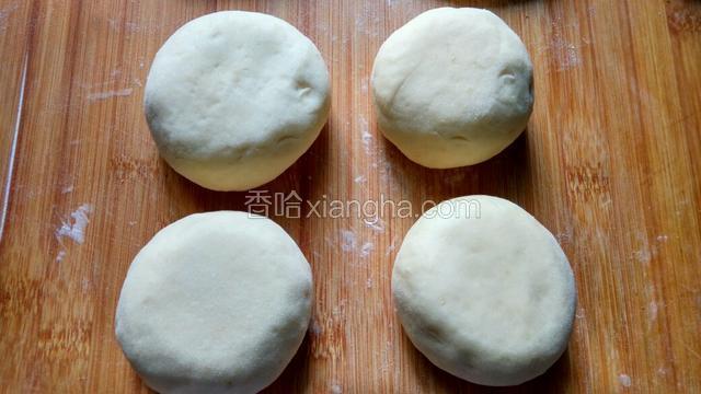 把包子倒过来，口朝下