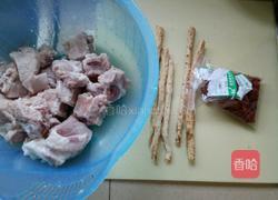 沙参枸杞排骨汤的做法图解1