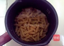 卷心菜炒螺旋面的做法图解3