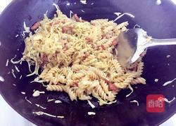 卷心菜炒螺旋面的做法图解11