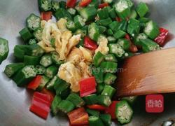 秋葵辣椒炒蛋的做法图解4