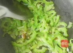 苦瓜炒鸡蛋的做法图解7