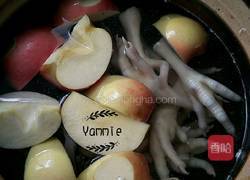 鸡脚苹果汤的做法图解3