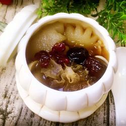 红枣银耳百合炖雪梨的做法[图]