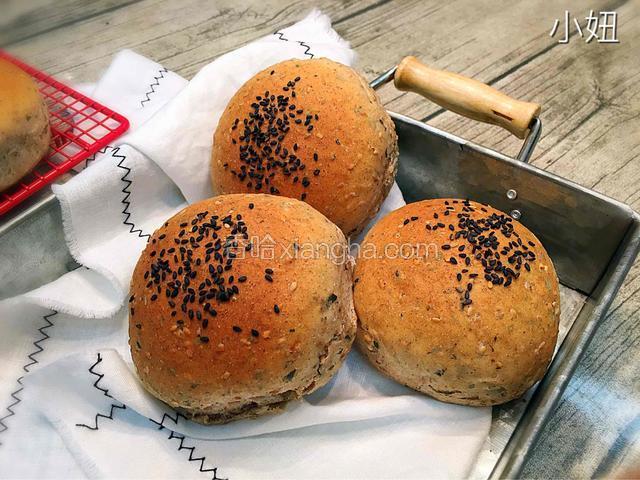 豆渣芝麻椒叶包