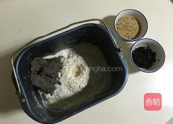 豆渣芝麻椒叶包的做法图解3