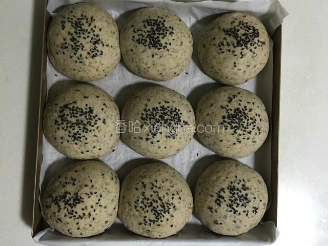 盖上保鲜膜第二次发酵至两倍大；