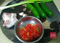 黄瓜炒肉的做法图解1