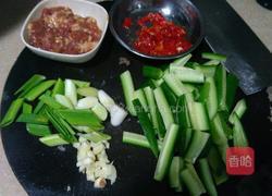 黄瓜炒肉的做法图解2