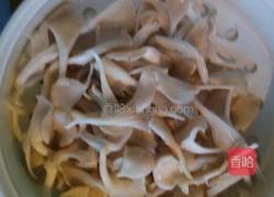 蘑菇肉丸汤的做法图解1