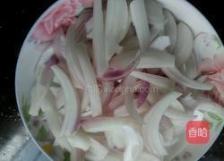 洋葱炒鱿鱼卷的做法图解2