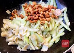 西芹炒百合腰果虾仁的做法图解8