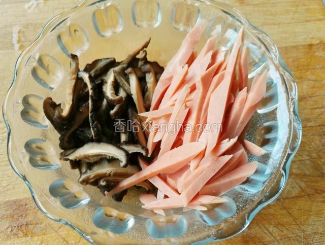 香菇，火腿切丝