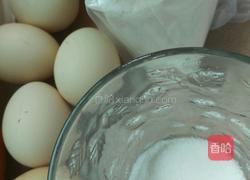 甜蜜戚风蛋糕的做法图解1