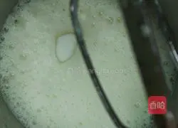 Sweet Chiffon Cake Recipe Illustration 9