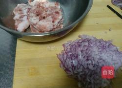 猪肉鸡蛋汉堡的做法图解1