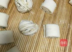 黑芝麻葱花花卷的做法图解3