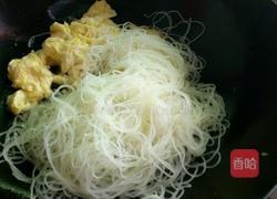 胡萝卜鸡蛋炒米粉的做法图解6