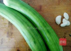 清炒丝瓜的做法图解1