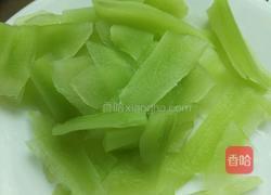 莴苣炒火腿肠的做法图解1