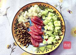 香肠黄瓜炒饭的做法图解2