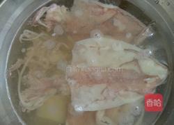 红椒芹菜鱿鱼卷的做法图解1