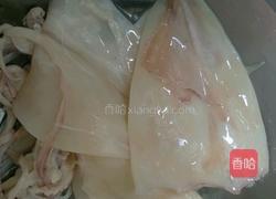 红椒芹菜鱿鱼卷的做法图解2