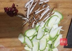 牛肉香干炒西葫芦的做法图解3