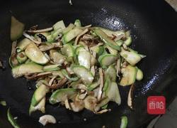 牛肉香干炒西葫芦的做法图解5