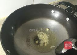 荷兰豆炒腊肠的做法图解2