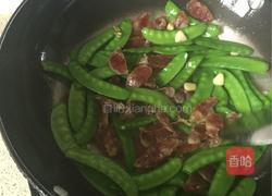 荷兰豆炒腊肠的做法图解4