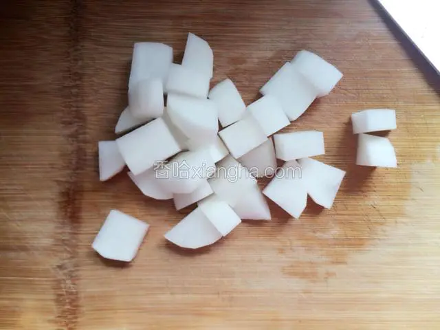 白萝卜切丁