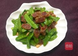 荷兰豆炒腊肠的做法图解5