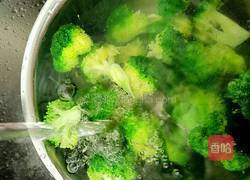 虾仁炒西蓝花的做法图解3