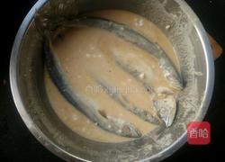 炸小鲅鱼的做法图解2