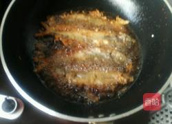 炸小鲅鱼的做法图解3