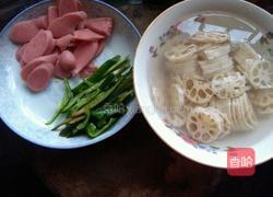 火腿炒藕片的做法图解1