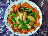 杏鲍菇炒胡萝卜甜椒的做法[图]