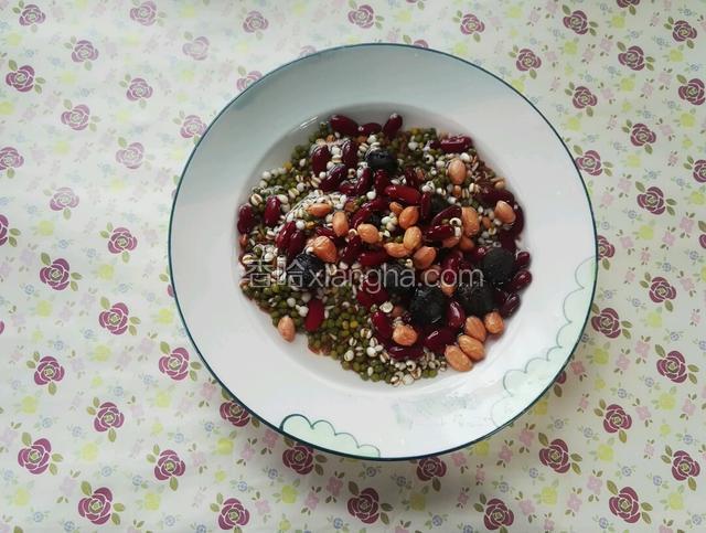 将所有食材洗净