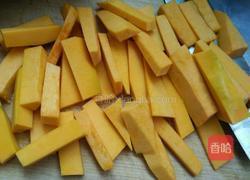 炸南瓜（葱香味）的做法图解2