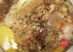 白菜猪肉饺的做法图解1