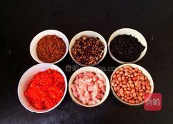 香菇肉丁辣酱的做法图解1