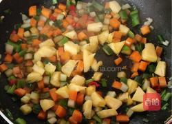 菠萝蛋炒饭的做法图解4