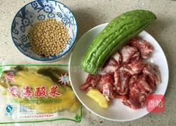 苦瓜酸菜排骨汤的做法图解1