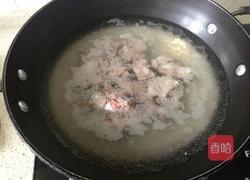 苦瓜酸菜排骨汤的做法图解2