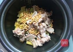 苦瓜酸菜排骨汤的做法图解5