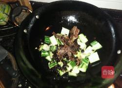 豆豉鲮鱼炒丝瓜的做法图解3