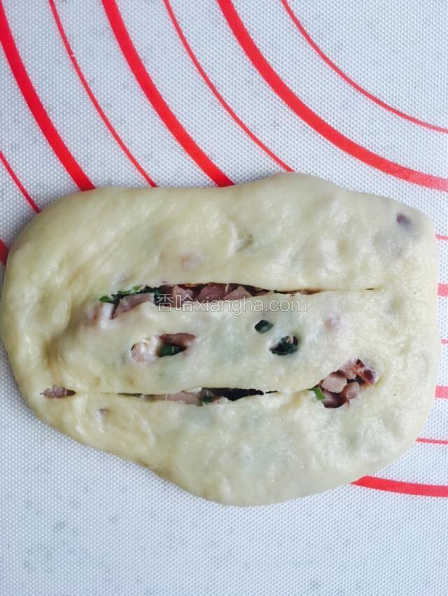 划两道口子，要划到底，两头不要划开